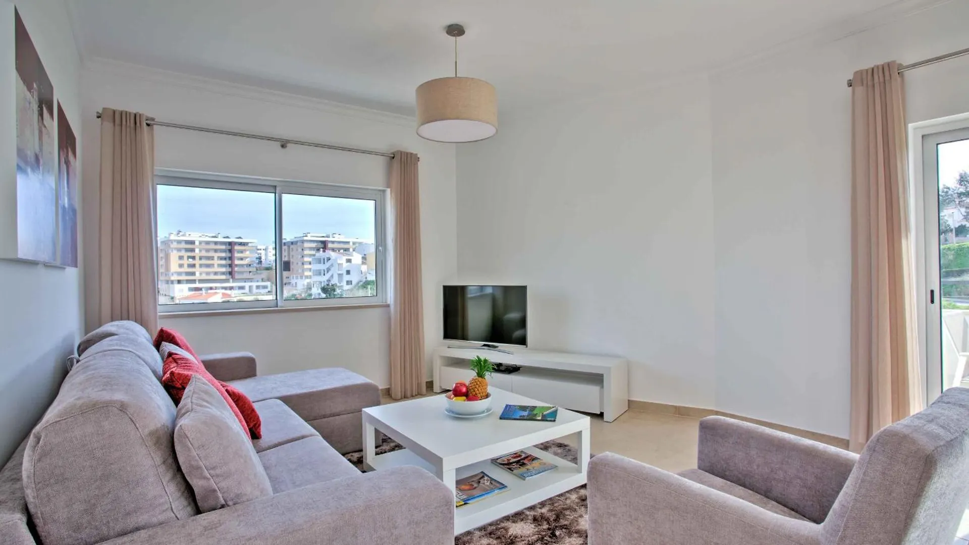 Lagos Palm Tree With Pool By Homing Apartment