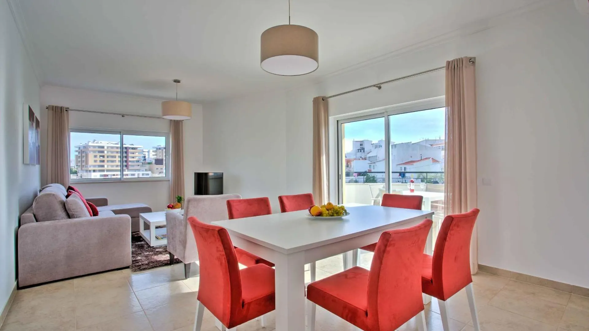 Lagos Palm Tree With Pool By Homing Apartment